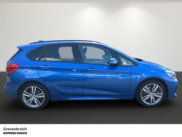 BMW 225