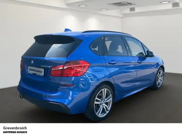 BMW 225