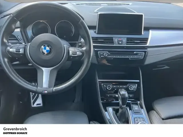 BMW 225