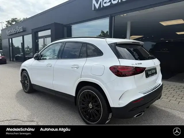 Mercedes-Benz GLA 200