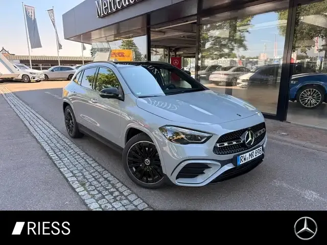 Mercedes-Benz GLA 200