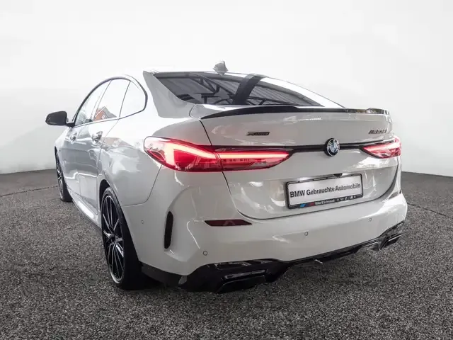 BMW 235
