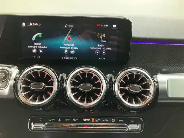 Mercedes-Benz GLB 220