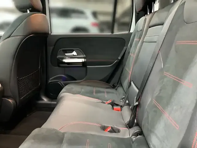 Mercedes-Benz GLB 220