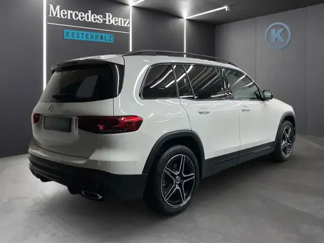 Mercedes-Benz GLB 220