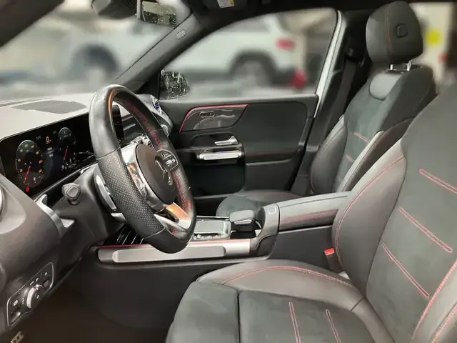 Mercedes-Benz GLB 220