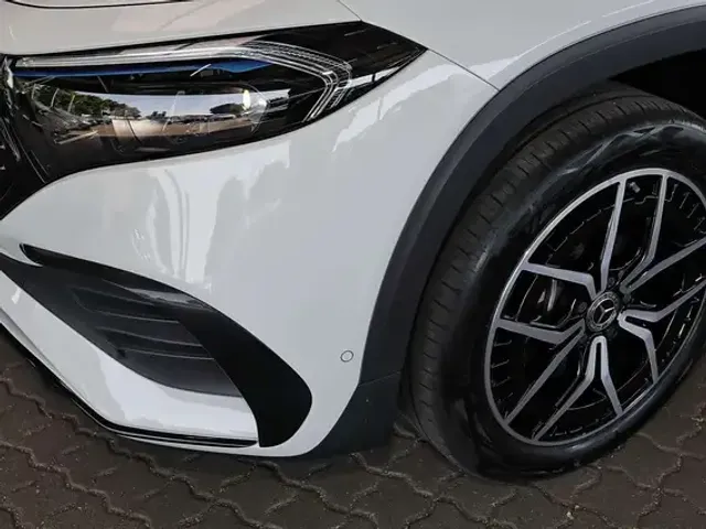 Mercedes-Benz EQB 300