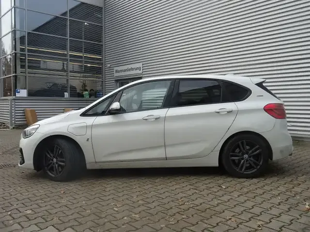 BMW 225