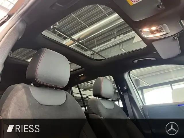 Mercedes-Benz GLB 220
