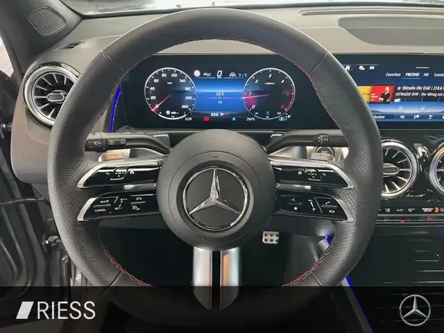 Mercedes-Benz GLB 220