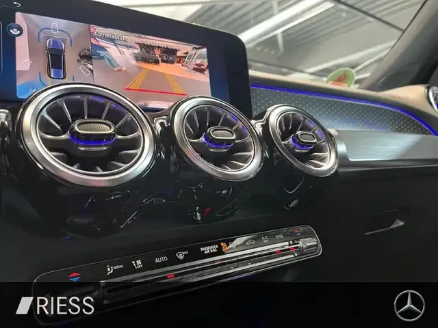 Mercedes-Benz GLB 220