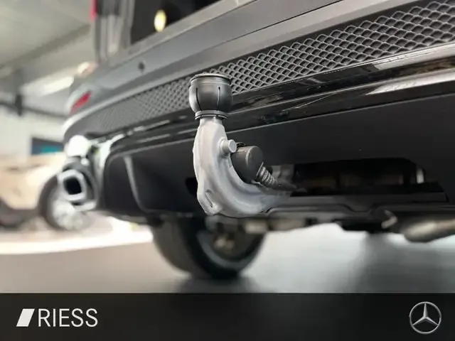 Mercedes-Benz GLB 220