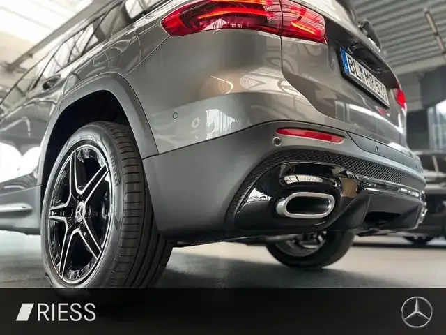 Mercedes-Benz GLB 220
