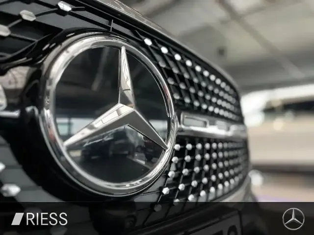 Mercedes-Benz GLB 220