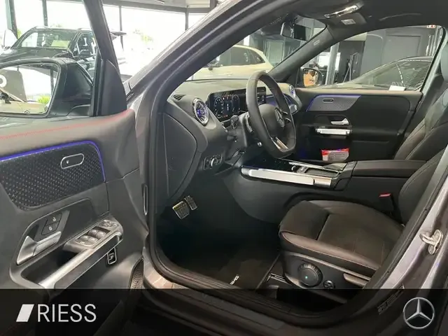Mercedes-Benz GLB 220