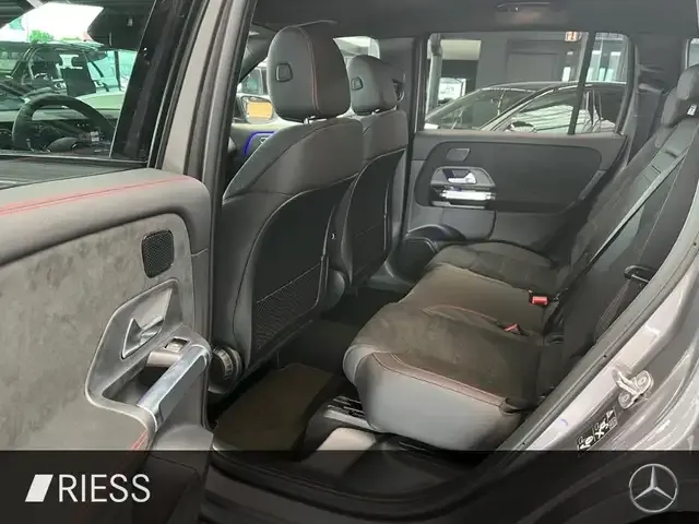 Mercedes-Benz GLB 220