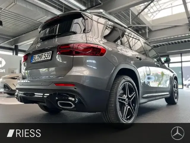 Mercedes-Benz GLB 220