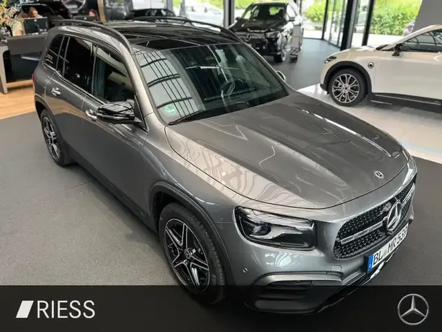 Mercedes-Benz GLB 220