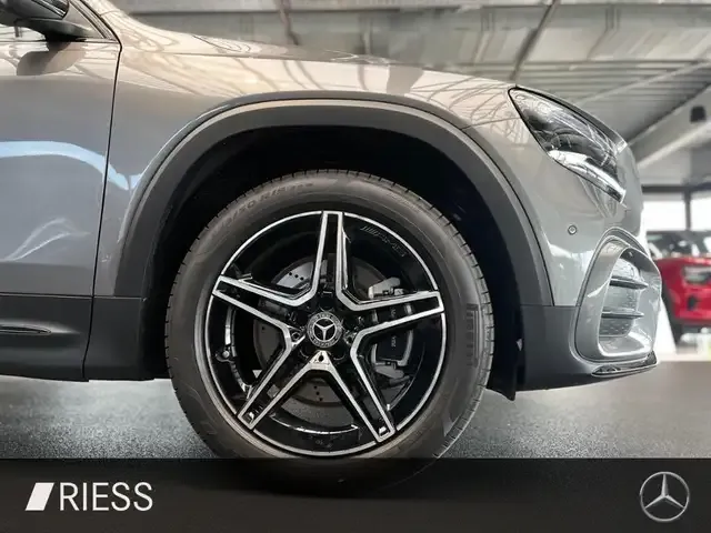 Mercedes-Benz GLB 220
