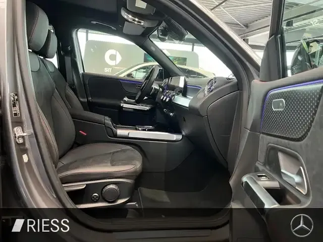 Mercedes-Benz GLB 220