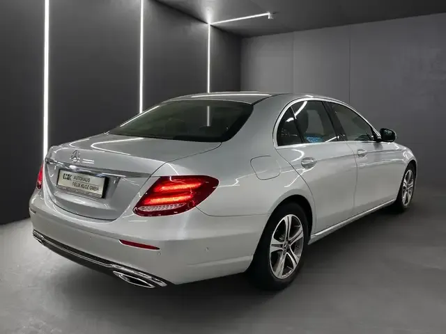 Mercedes-Benz E 200