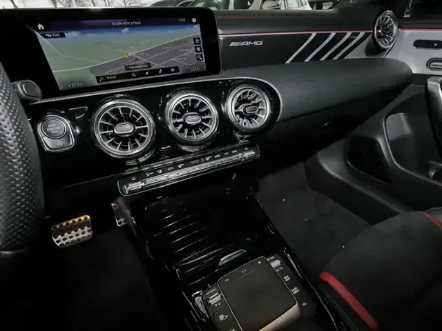 Mercedes-Benz CLA 35 AMG