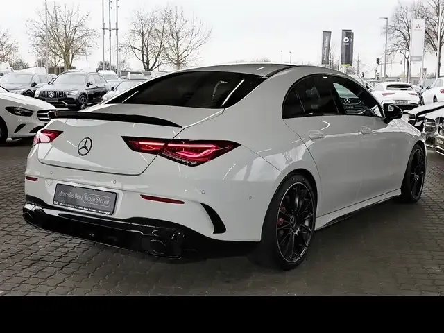 Mercedes-Benz CLA 35 AMG