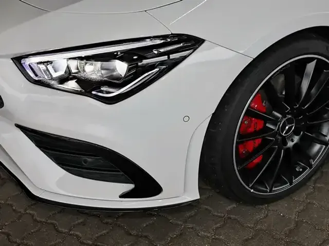 Mercedes-Benz CLA 35 AMG