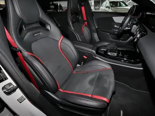 Mercedes-Benz CLA 35 AMG