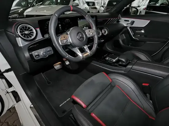 Mercedes-Benz CLA 35 AMG