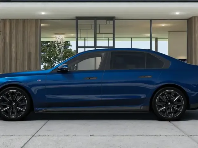 BMW i7