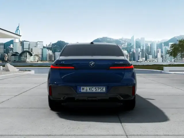 BMW i7