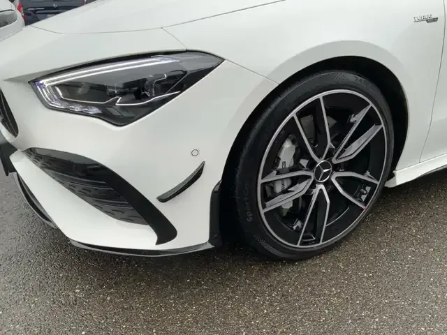 Mercedes-Benz CLA 35 AMG