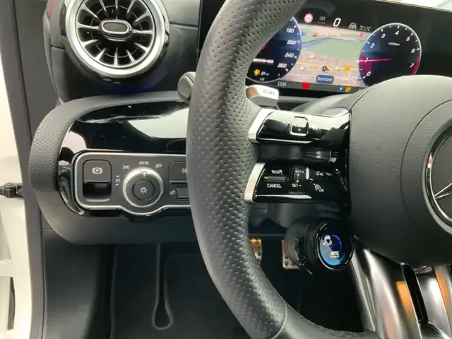 Mercedes-Benz CLA 35 AMG