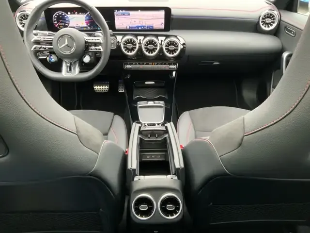 Mercedes-Benz CLA 35 AMG