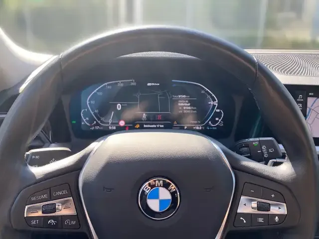 BMW 330