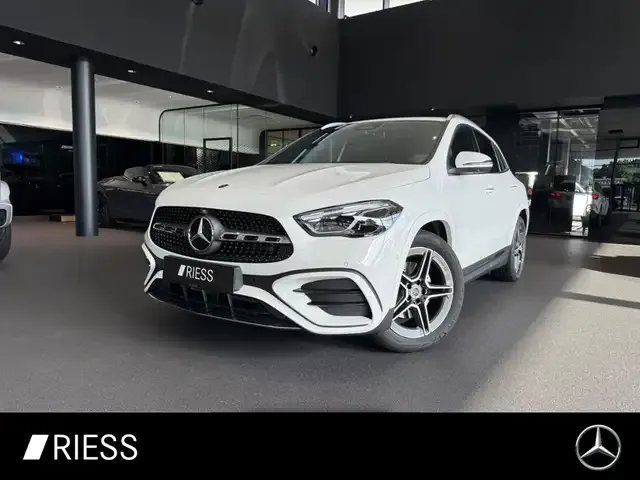 Mercedes-Benz GLA 220