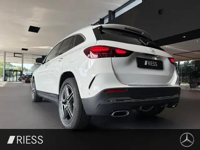 Mercedes-Benz GLA 220