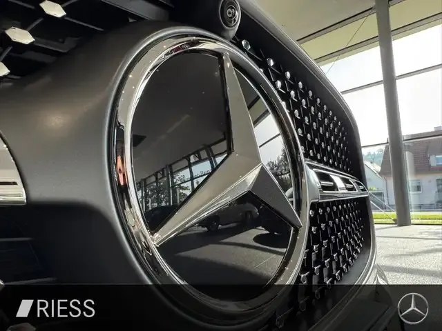 Mercedes-Benz GLA 220