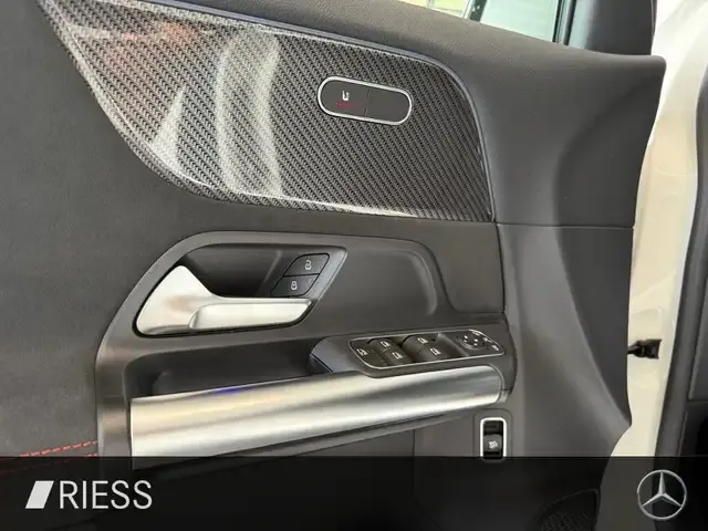 Mercedes-Benz GLA 220