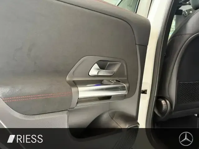 Mercedes-Benz GLA 220