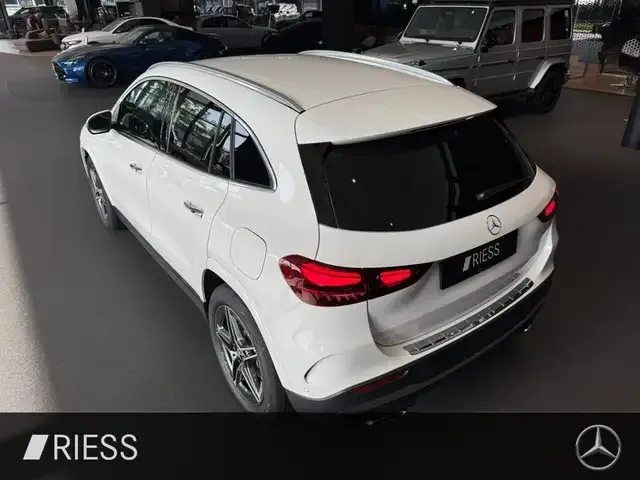 Mercedes-Benz GLA 220