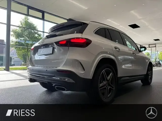 Mercedes-Benz GLA 220