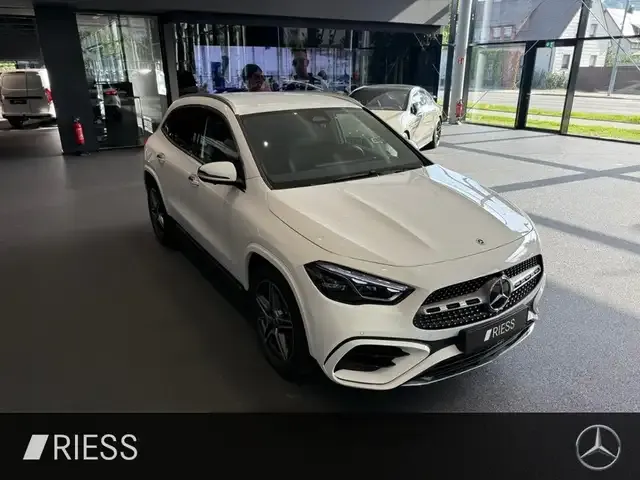 Mercedes-Benz GLA 220