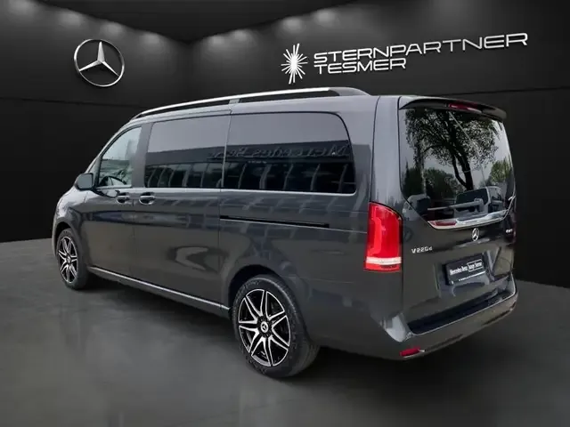 Mercedes-Benz V 220