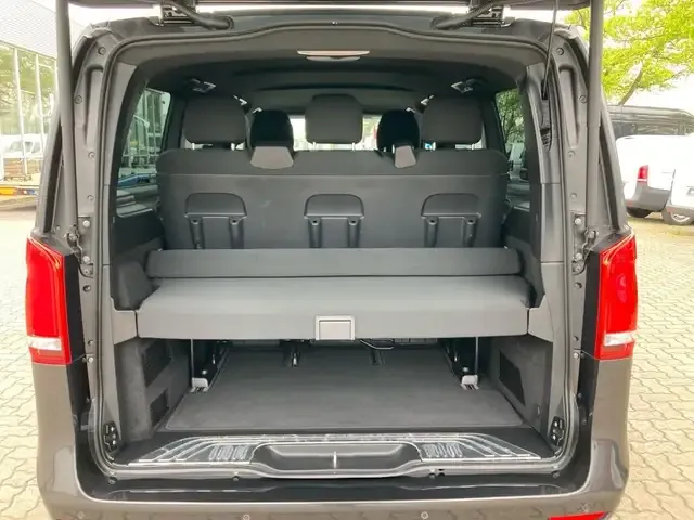 Mercedes-Benz V 220