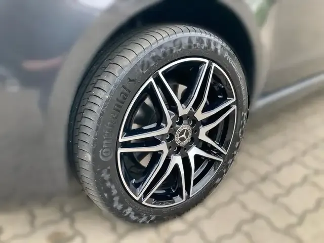 Mercedes-Benz V 220