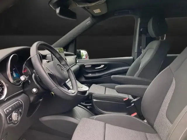 Mercedes-Benz V 220