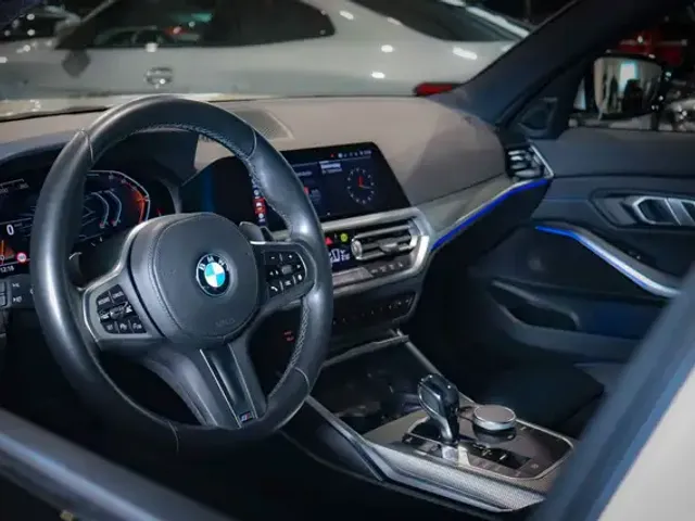 BMW 330