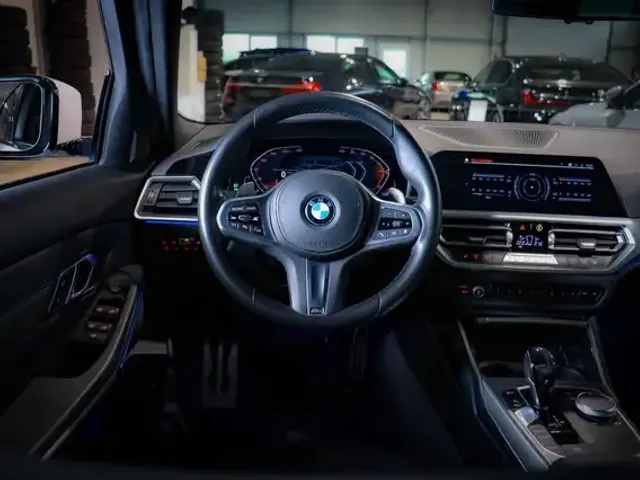 BMW 330
